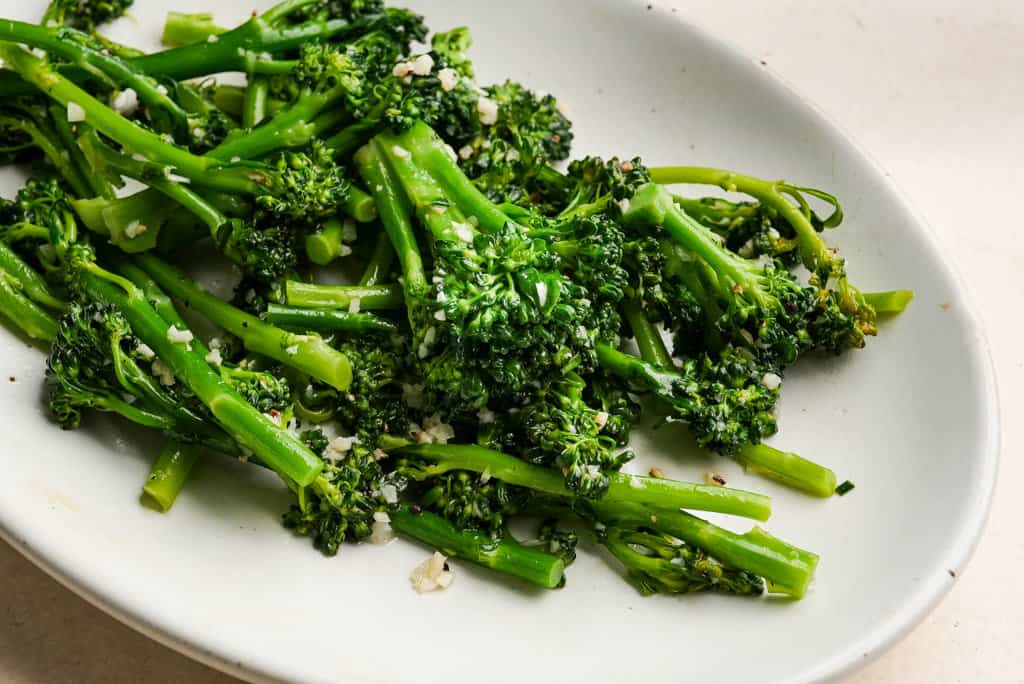 plated broccolini